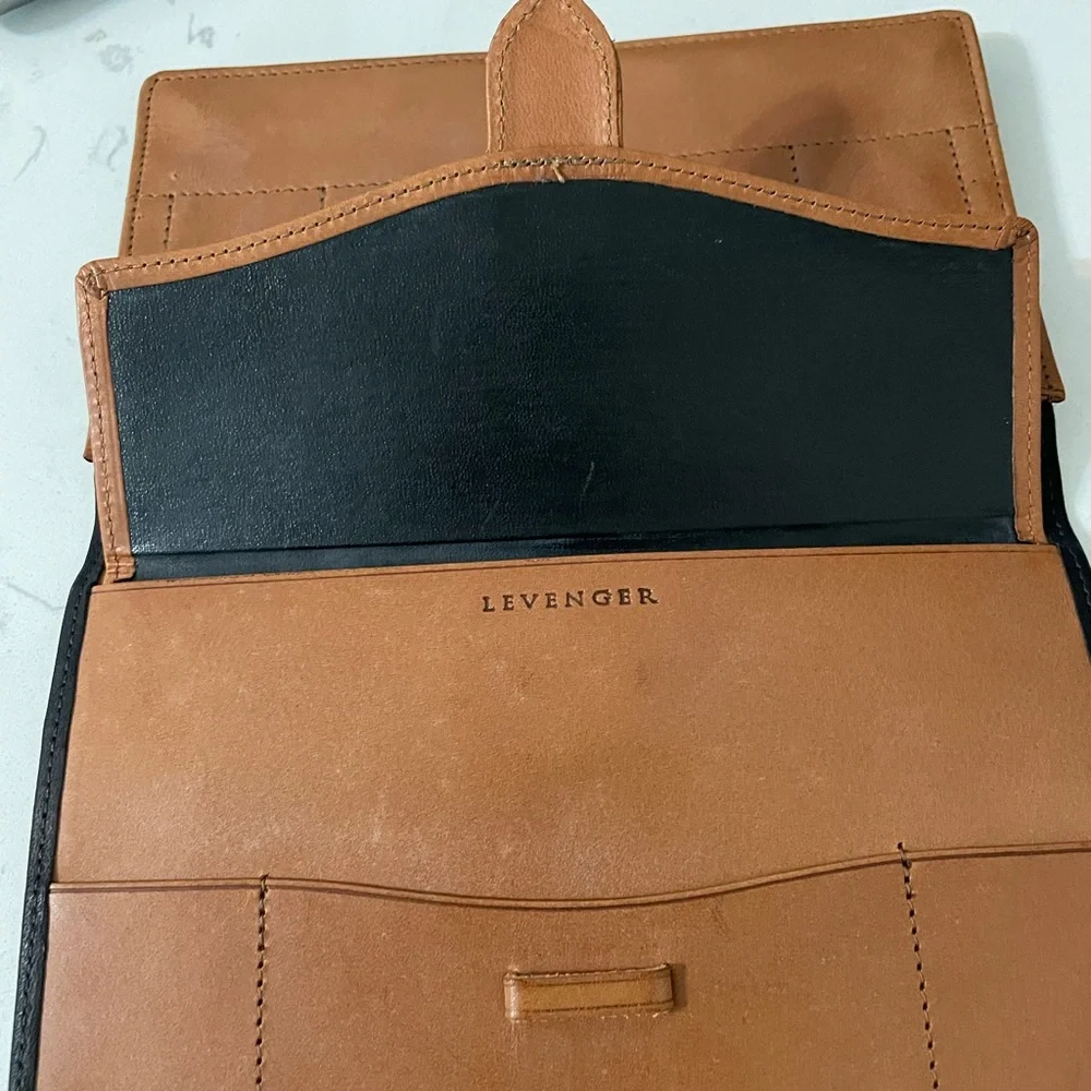 Levenger Men’s Genuine Leather Black Card money change travel wallet 6.5” x 4”